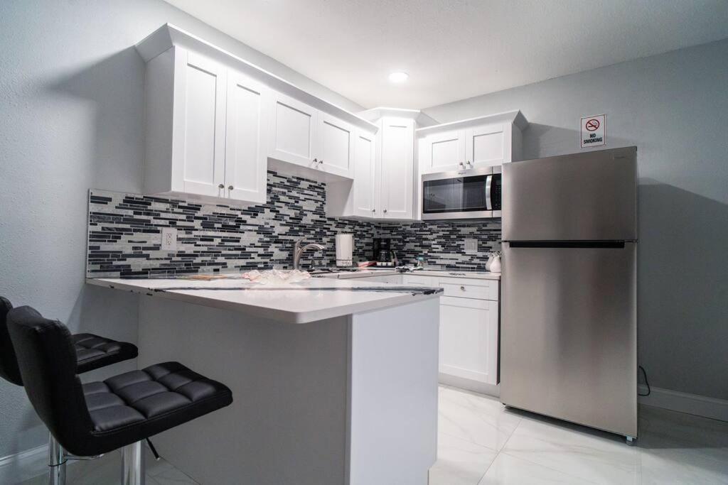 Grey Novo Studio + Free-Parking&Wifi Tampa Buitenkant foto